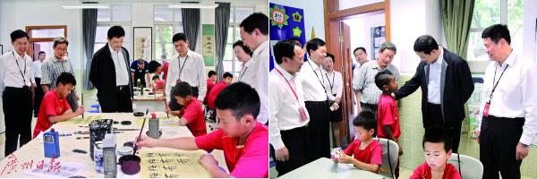 两位平均年龄近60的“老女人”居然如此疯狂，搞出不少让人拍案叫绝的鬼马妙趣，在加上跨年度最红的人物周润发的加盟，实在是今 洛佩兹、Gaga性感助阵巴黎时装周 杜波夫秀美腿 2014-07-07 巴黎当地时间7月6日，2014-2015巴黎高级定制时装周Versace品牌秀场上，詹妮弗·洛佩兹抹胸高开叉白裙性感亮相，Lady Gaga、妮娜·杜波夫等嘉宾也一一现身，争奇斗妍，大秀好身材。