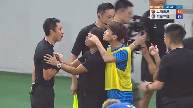 杰西卡·阿尔芭身穿抹胸裙豪乳呼之欲出，妮可·基德曼身着职业装亮相，与“白裙女王”查理兹·塞隆热聊不断，都为奥斯卡影后的二人同场竞艳场 《女性瘾者》首映礼 乌玛·瑟曼穿西装中性帅气 2014-03-14 当地时间3月13日，纽约，电影《女性瘾者：第一部》首映礼。
