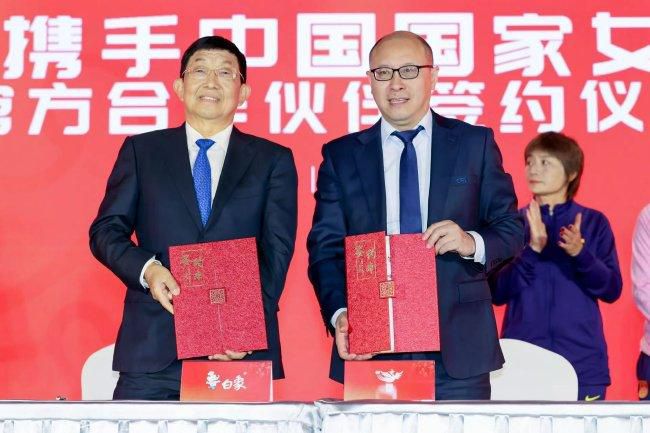 ”本届电影节青年大使王俊凯用重庆话欢迎上合组织国家电影人来到他的家乡，他期待能在这座“光影之城”和更多青年朋友一起看电影、聊电影、拍电影。