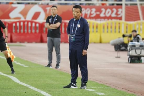 在海报上，华金·菲尼克斯一人分饰四角。