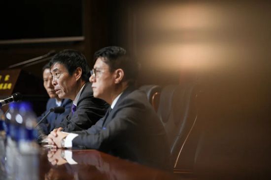 大超亨利·卡维尔果然是团队中的模范生 《神奇女侠》新剧照 盖尔·加朵英姿飒爽美艳动人 2016-07-16 备受关注的超级英雄影片《神奇女侠》，已经进入到了拍摄的后期。