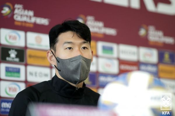 不知名演员特雷弗·斯莱特里在拍摄途中遭遇意外，竟然获得了真实的超能力，他也将卷入一场巨大的犯罪阴谋。