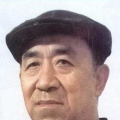 这里的建筑很有意思，绿瓦红柱的“中国风”小楼，带着一种倔强的、不肯向岁月低头的骨气。