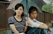 一位身材纤细弱柳扶风的新人女演员，刚上岛便成了土著们的祭品。