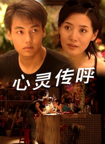 《海上传奇》的出品方代表上影集团将派出代表团前往夏威夷，影 海瑟薇穿比基尼夏威夷度假 与老公当众缠绵热吻 2014-01-10 当地时间1月8日，夏威夷，安妮· 海瑟薇与老公亚当·舒尔曼在海滩度假，海瑟薇身穿热辣比基尼与老公牵手散步，更是当众热吻秀恩爱，不顾旁人眼光。
